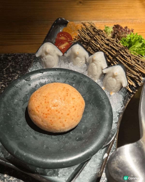 湊湊火鍋最近推出多款慶中秋海鮮新品，店內有好多燈籠佈置，充滿...