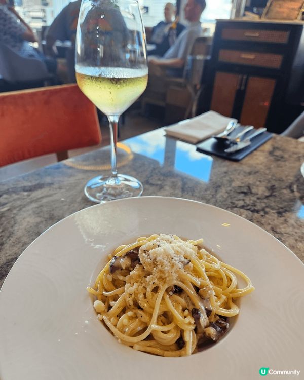 冇諗到中環蘭桂芳都有咁平靚正嘅西餐廳, 今個假日同豬生黎呢度...