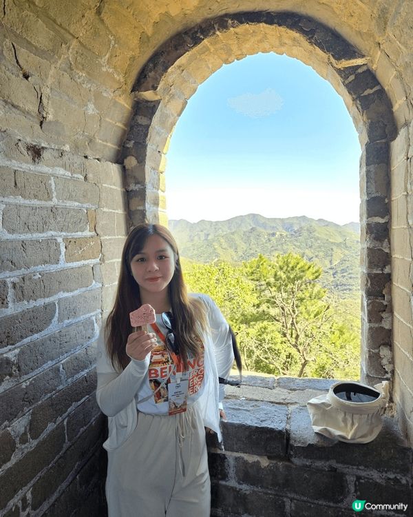 萬里長城是中國古代的軍事防禦工程，全長超過兩萬公里，始建於春...