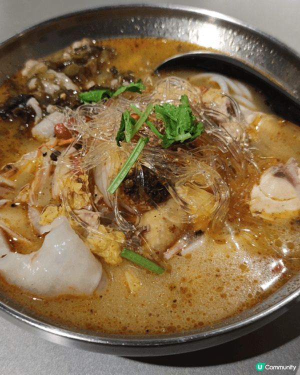 今日去咗荔枝角嘅老荔冰室，試咗佢哋主打嘅「花膠雞阿媽足料雞湯...