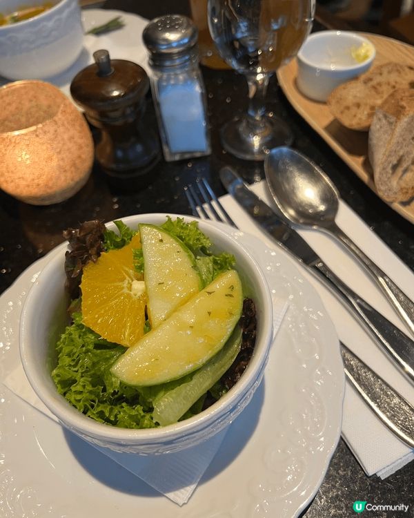 Simply Life 餐廳主打健康輕食，餐廳環境簡約舒適，...