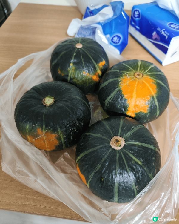 深水埗街市真係買餸天堂！呢度乜都有得賣，最正係買到底食嘅無激...