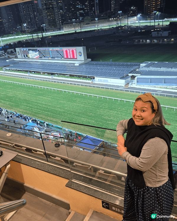 跑馬地馬場,是香港人必去地方,有得娛樂,食飯,飲酒°
