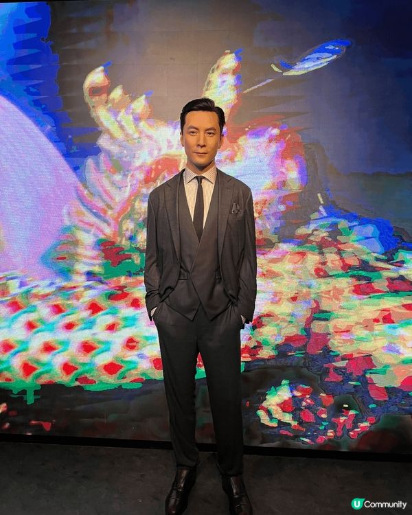 我想介紹的是香港山頂，其中杜麗莎夫人蠟像館更是必到景點，館內...