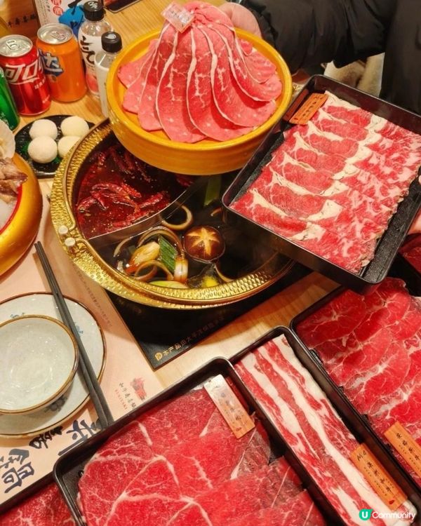 和牛雙拼壽喜鍋！😋 辣鍋勁過癮！🔥