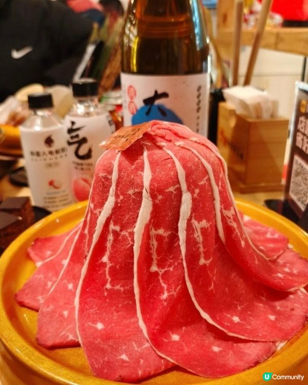 和牛雙拼壽喜鍋！😋 辣鍋勁過癮！🔥