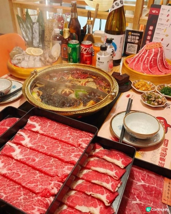 和牛雙拼壽喜鍋！😋 辣鍋勁過癮！🔥