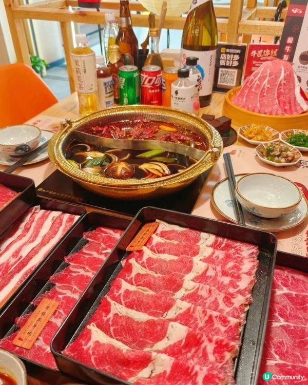 和牛雙拼壽喜鍋！😋 辣鍋勁過癮！🔥