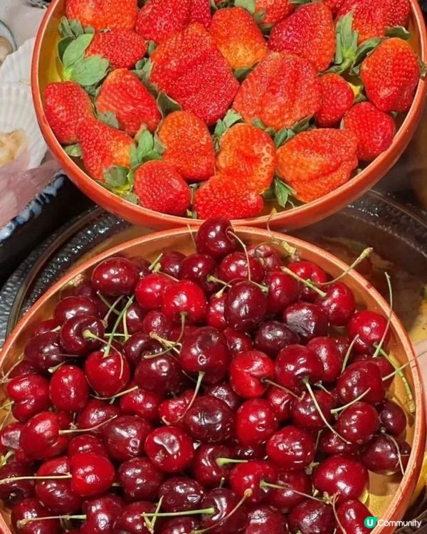 和牛雙拼壽喜鍋！😋 辣鍋勁過癮！🔥