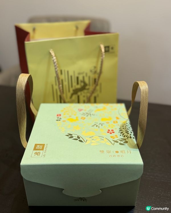 利苑月餅雙拼🤤流心奶黃及蓮蓉一次過滿足！