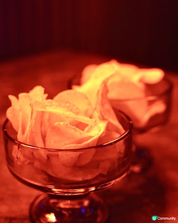 【灣仔｜霓虹燈裝飾有情調嘅酒吧】