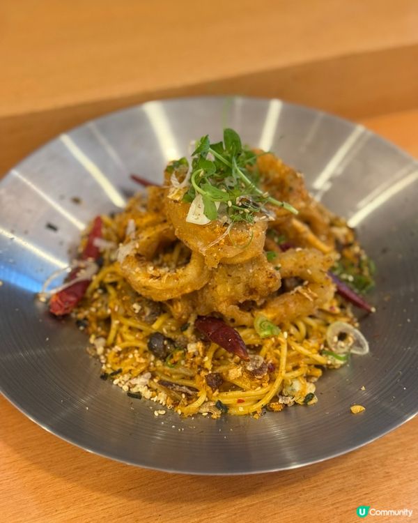 椒鹽避風塘魷意粉 夠特別