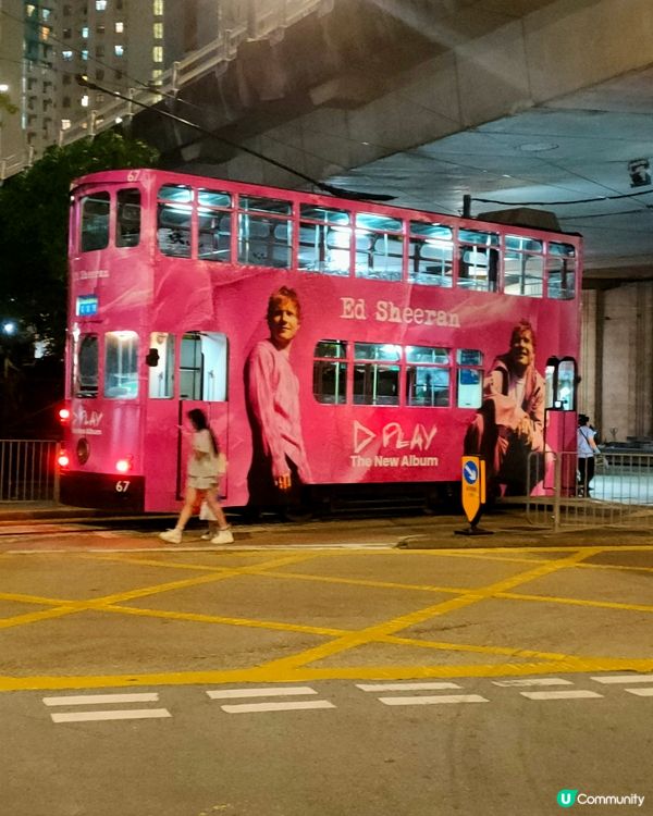 Ed Sheeran▶PLAY專輯捕獲電車廣告！📸 🚊