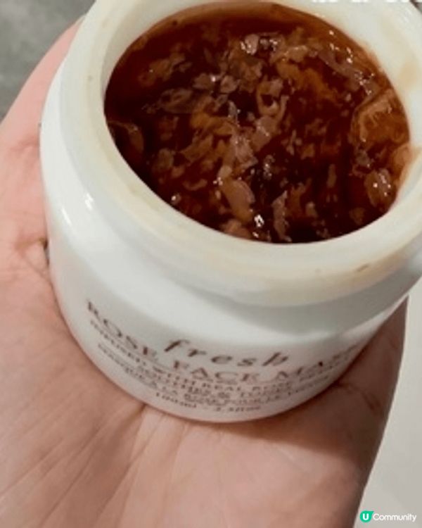 FRESH 玫瑰保濕面膜含有豐富玫瑰精華和花瓣，可以為皮膚做...