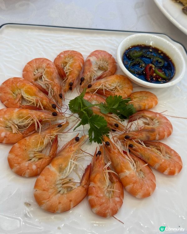 白灼蝦，蒸鯇魚，鹽焗雞，清炒時菜