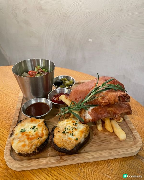 西班牙烤乳豬皮脆肉嫩