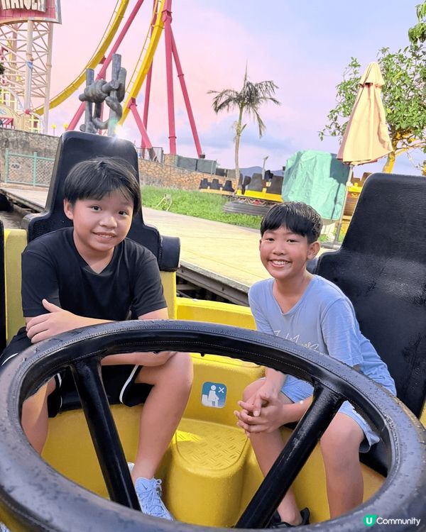 哥哥👦🏻11歲了，最愛刺激機動遊戲，暑假同朋友去咗海洋公園玩...