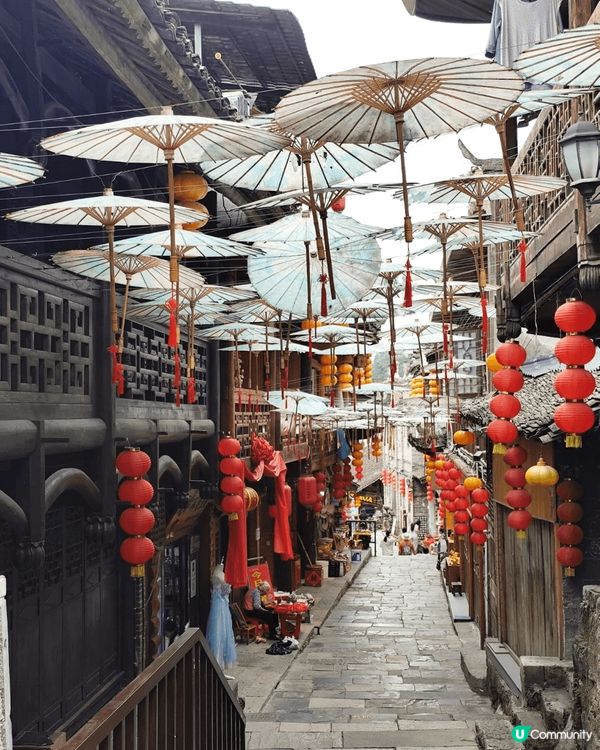 湖南鳳凰古城及芙蓉鎮有山有水又有古舊建築, 景色很詩情畫意,...