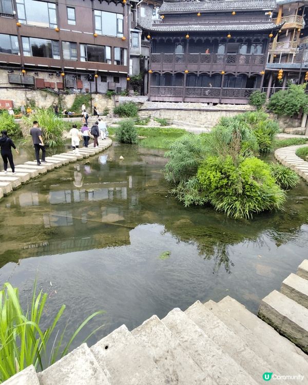 湖南鳳凰古城及芙蓉鎮有山有水又有古舊建築, 景色很詩情畫意,...