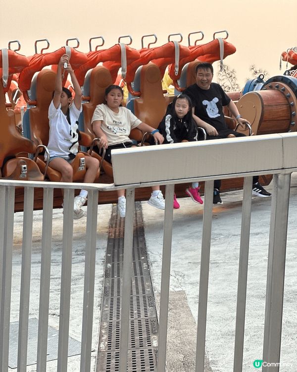 海洋公園係一個充滿回憶嘅地方，係香港人必去的一個樂園。