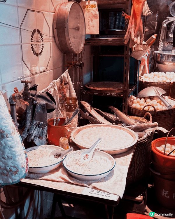 九龍城寨，香港傳奇之地，賽博朋克靈感源，電影中的江湖世界。
