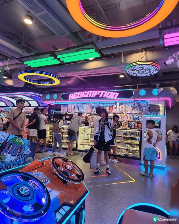 這是香港經常會出現的冒險樂園，有各種遊戲，夾公仔等。
