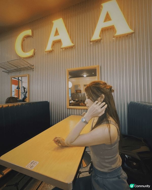 這兩間咖啡店以其優質咖啡豆及專業的手沖技術聞名，環境舒適，店...