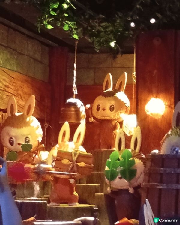 北京的環球影城 晚上的城堡亮燈儀式很壯觀美麗 園內的遊樂設施...