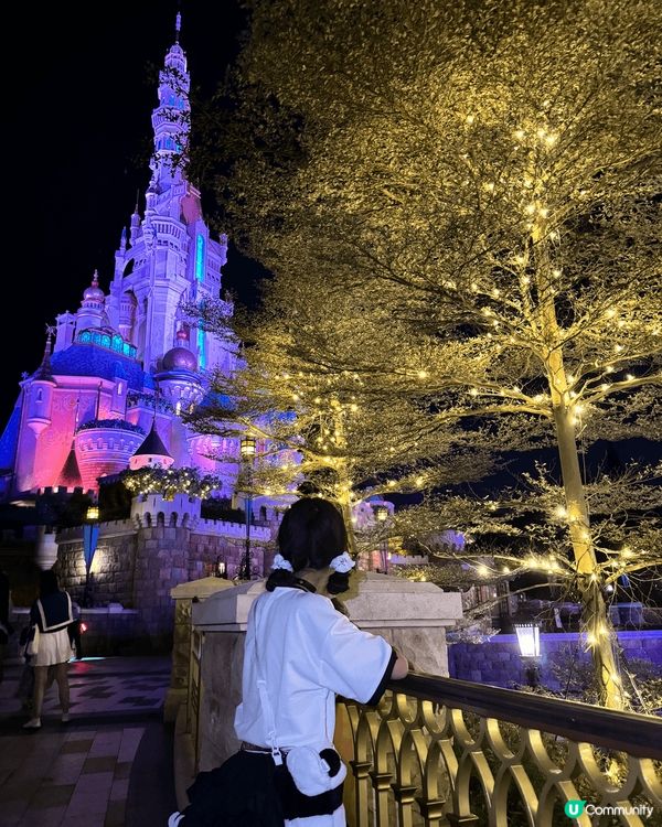 一個是西貢嘅地方 跟住有海洋公園和迪士尼兩個都係萬聖節嗰陣時...