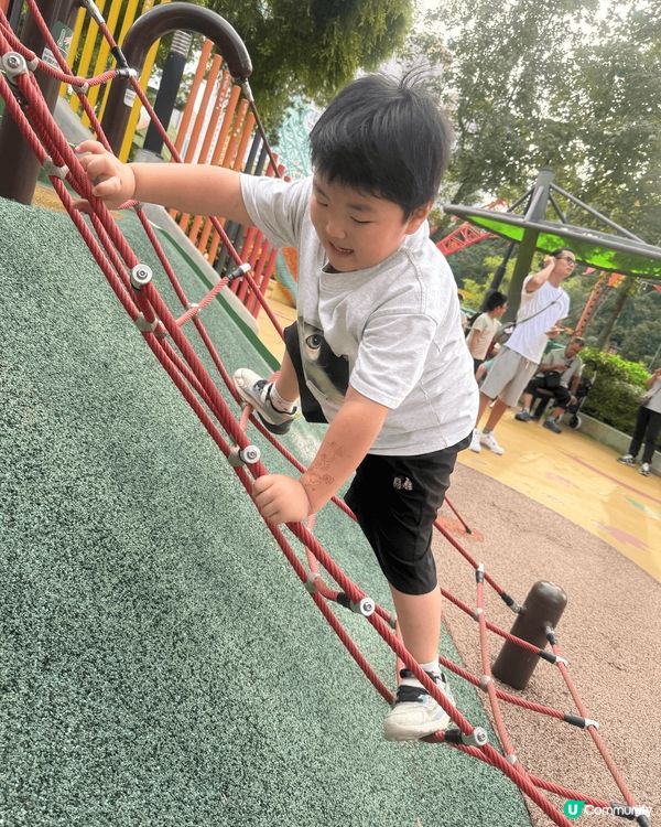 我推介屯門公園，因為好適合小朋友去放電，有好多娛樂設施給不同...