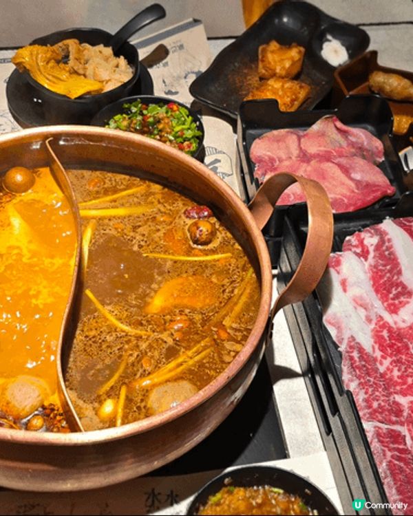 第一張係銅鑼灣新開椰子主題飲品店：Yee3，圖為其中一款招牌...