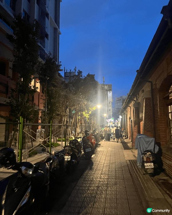 8月的台灣之旅，去了十分幸福車站放天燈和去101觀賞風景，逛...