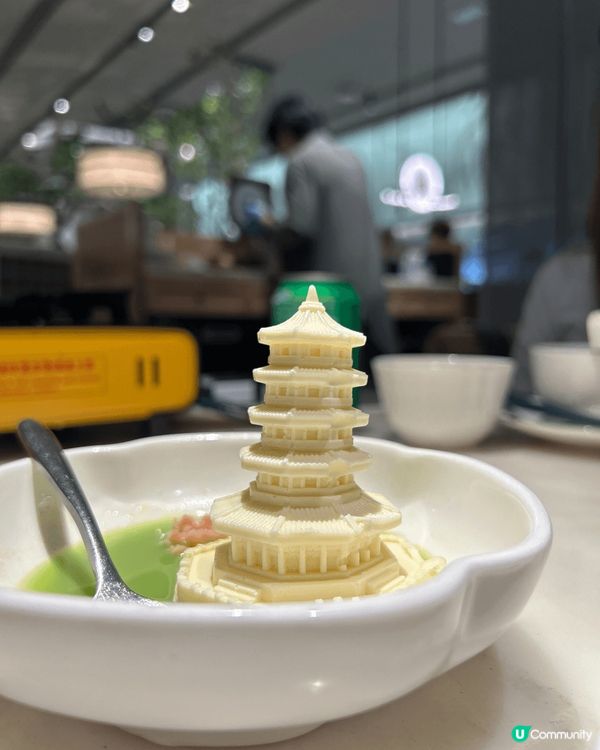 如果想食特色嘅中菜，咁就要去奧海城嘅綠茶餐廳啦。大家估吓相中...