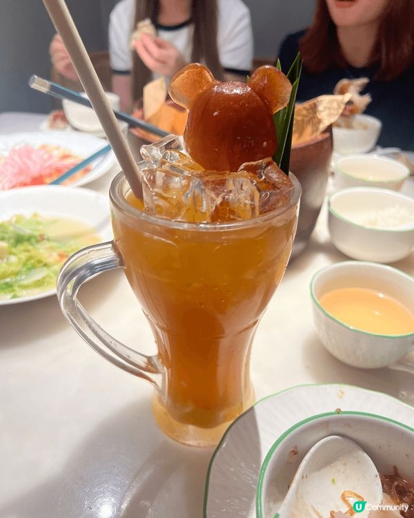 如果想食特色嘅中菜，咁就要去奧海城嘅綠茶餐廳啦。大家估吓相中...