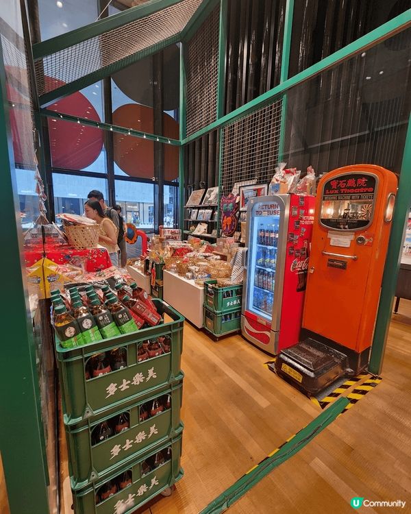 M+博物館係香港著名嘅現代藝術博物館，定期有家庭日活動，讓親...