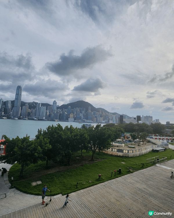 M+博物館係香港著名嘅現代藝術博物館，定期有家庭日活動，讓親...