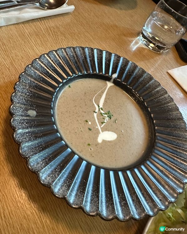 中秋節正日放下午,就約朋友去Mojo Bistro 食lun...