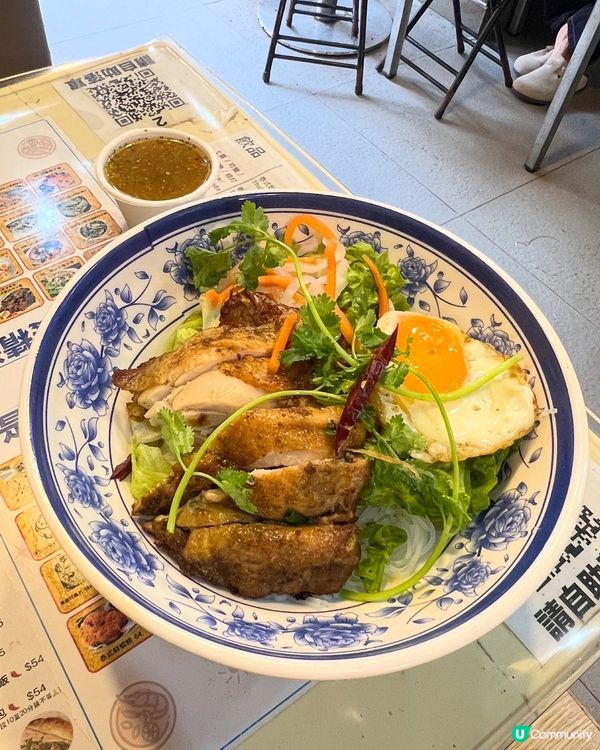 🥪越南菜大碟湯夠濃法包超脆