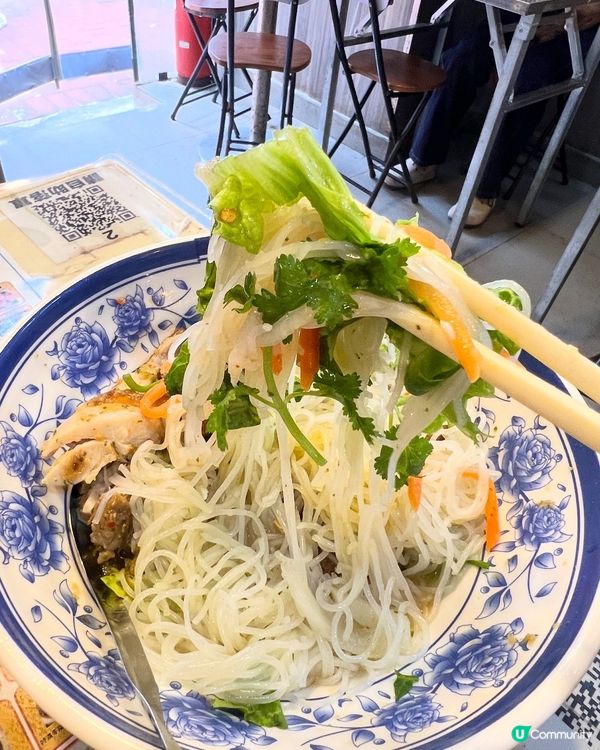 🥪越南菜大碟湯夠濃法包超脆