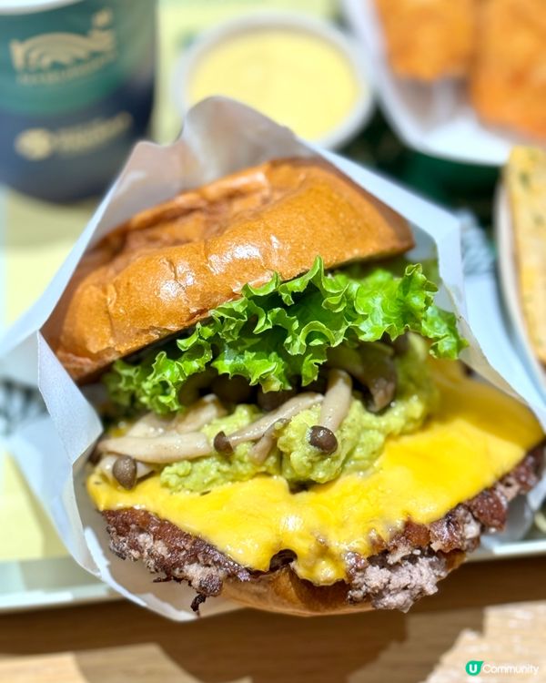 灣仔利東街🍔！3米高利是封打卡📸！安格斯黑牛漢堡🤤！