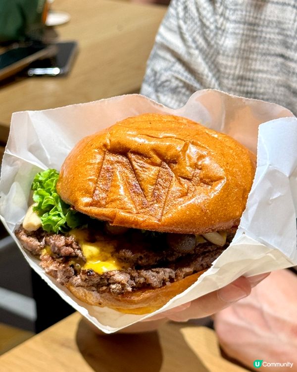 灣仔利東街🍔！3米高利是封打卡📸！安格斯黑牛漢堡🤤！