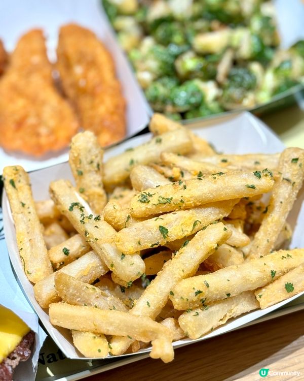 灣仔利東街🍔！3米高利是封打卡📸！安格斯黑牛漢堡🤤！