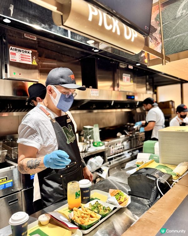 灣仔利東街🍔！3米高利是封打卡📸！安格斯黑牛漢堡🤤！