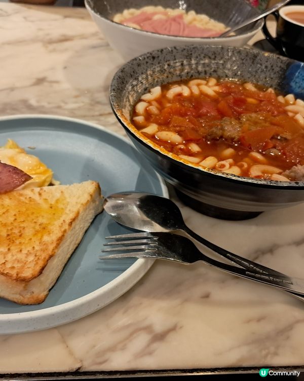 彩虹道早餐驚喜！蕃茄湯通粉😋 厚多士炒蛋超正！