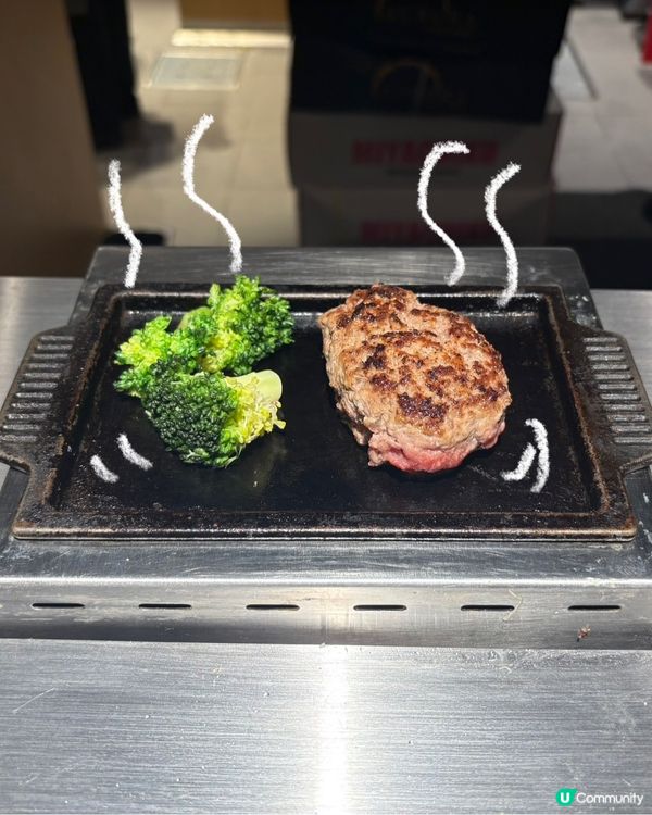 和牛漢堡排份量足料！