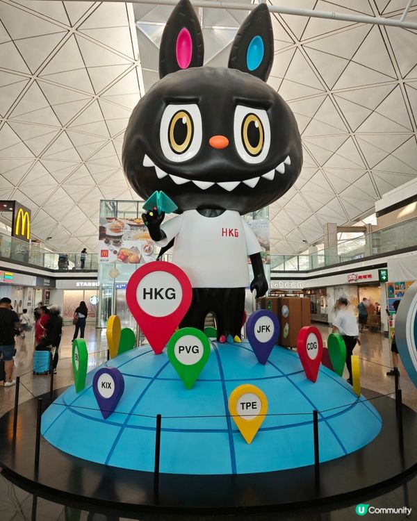 7米高LABUBU現身香港機場，附上多個打卡位 😍 