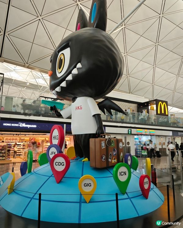 7米高LABUBU現身香港機場，附上多個打卡位 😍 
