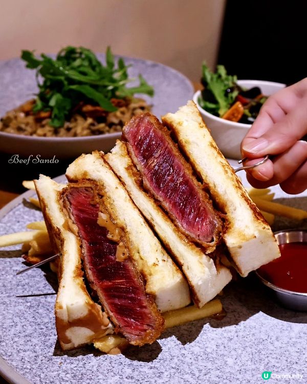 人氣拉花☕️和可愛🥰打卡公仔咖啡店