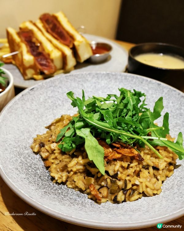 人氣拉花☕️和可愛🥰打卡公仔咖啡店