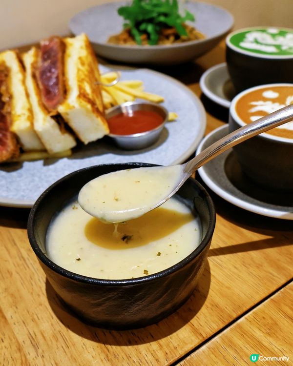 人氣拉花☕️和可愛🥰打卡公仔咖啡店